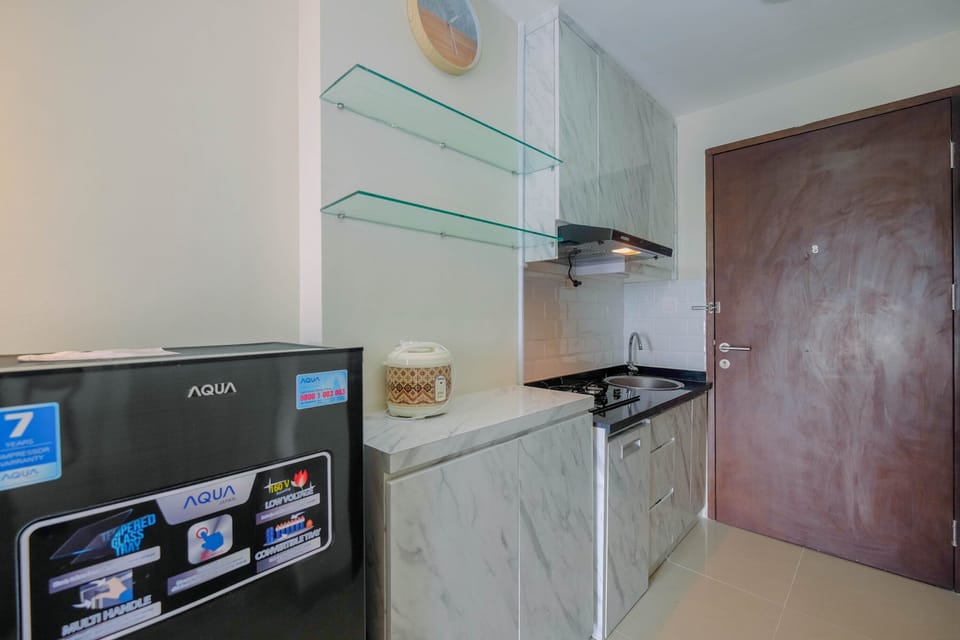 Room | Private kitchen | Fridge, stovetop, cookware/dishes/utensils