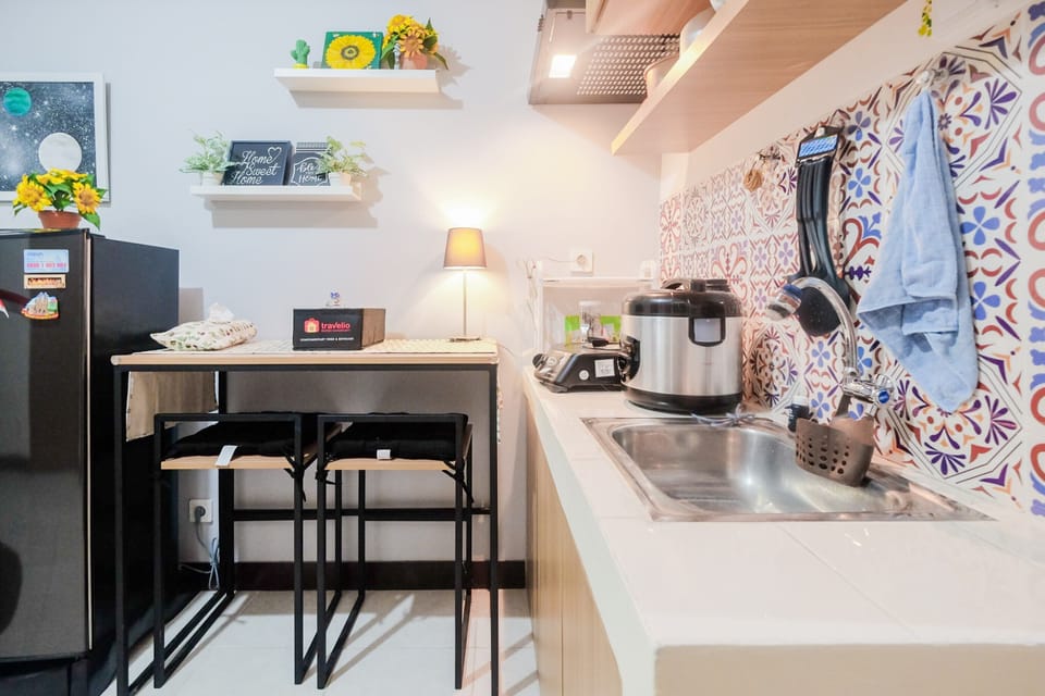 Room | Private kitchen | Fridge, stovetop, cookware/dishes/utensils