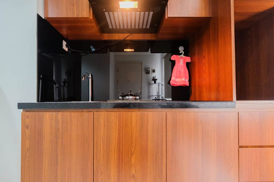 Room | Private kitchenette | Fridge, stovetop, cookware/dishes/utensils