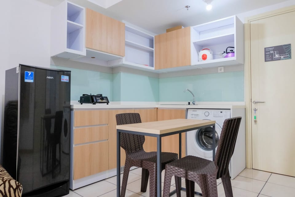 Room | Private kitchen | Fridge, stovetop, cookware/dishes/utensils