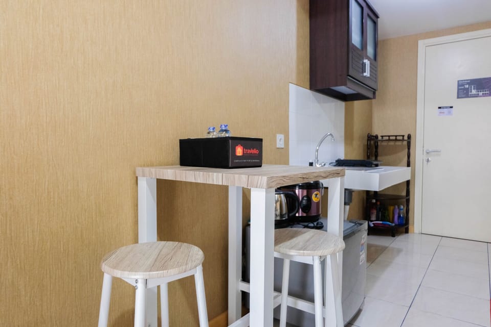 Room | Private kitchen | Fridge, stovetop, cookware/dishes/utensils