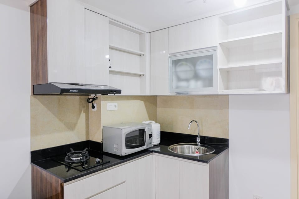 Room | Private kitchen | Fridge, stovetop, cookware/dishes/utensils