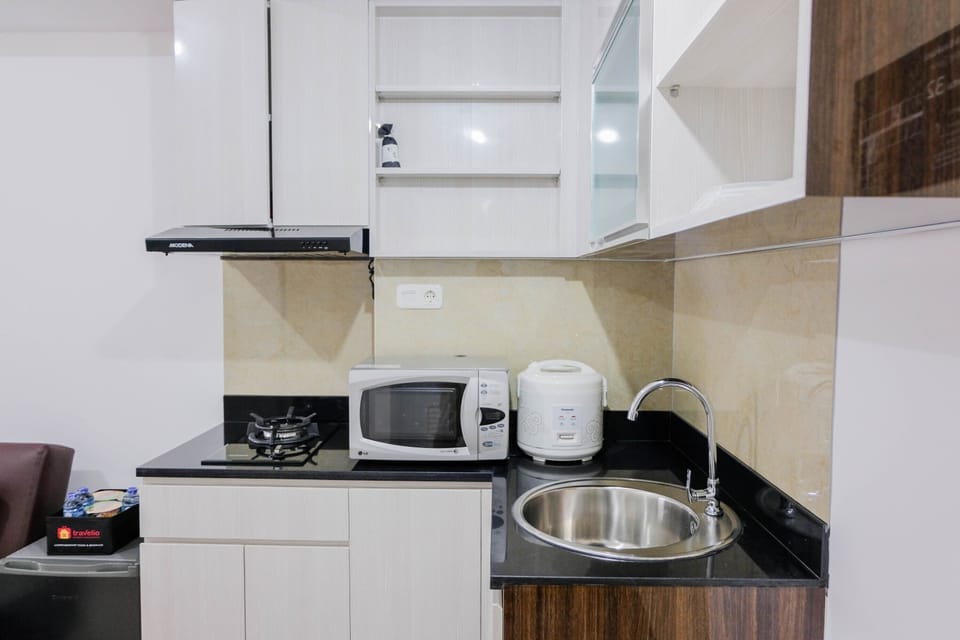 Room | Private kitchen | Fridge, stovetop, cookware/dishes/utensils