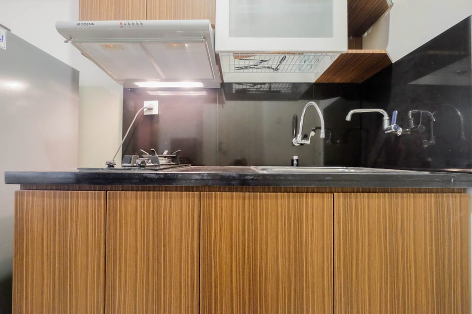 Room | Private kitchenette | Fridge, stovetop, cookware/dishes/utensils
