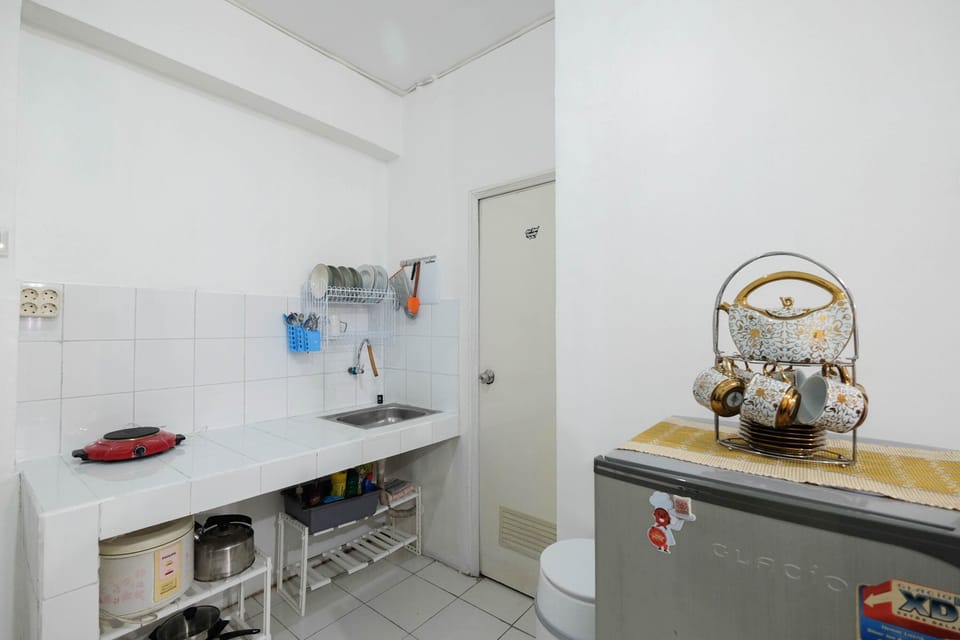 Room | Private kitchen | Fridge, stovetop, cookware/dishes/utensils