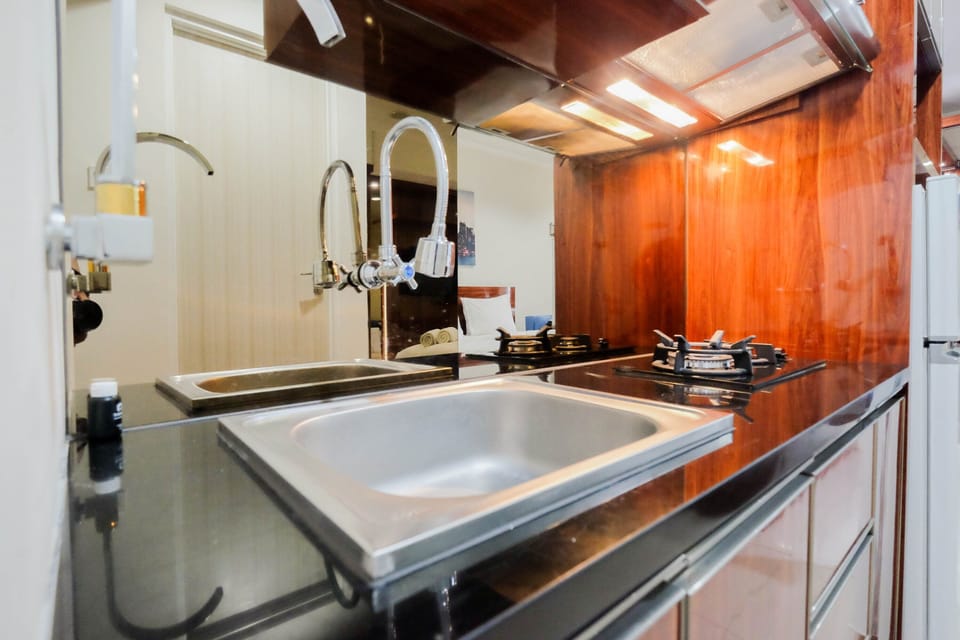 Room | Private kitchen | Fridge, stovetop, cookware/dishes/utensils