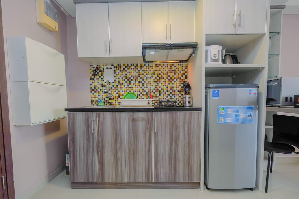 Room | Private kitchen | Fridge, stovetop, cookware/dishes/utensils
