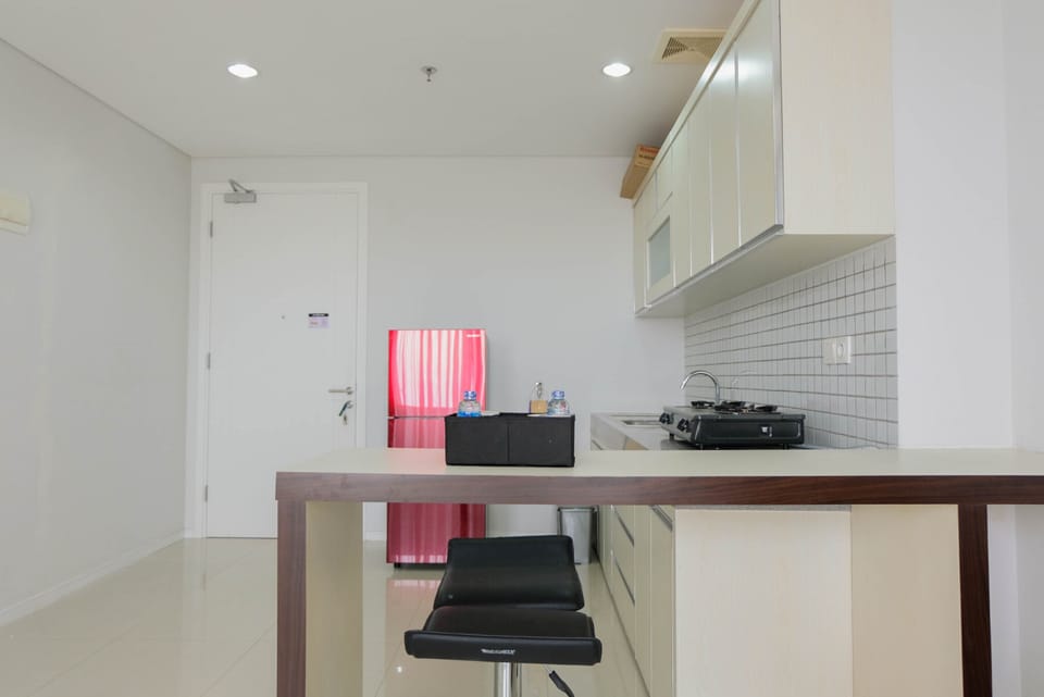 Room | Private kitchen | Fridge, stovetop, cookware/dishes/utensils