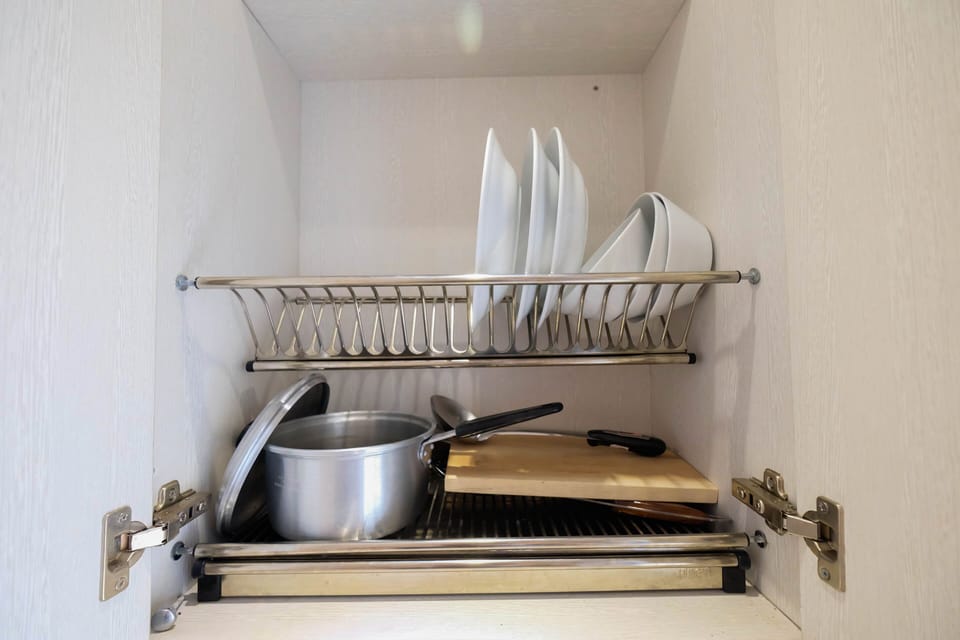 Room | Private kitchen | Fridge, stovetop, cookware/dishes/utensils