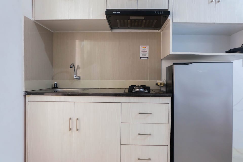 Room | Private kitchen | Fridge, stovetop, cookware/dishes/utensils