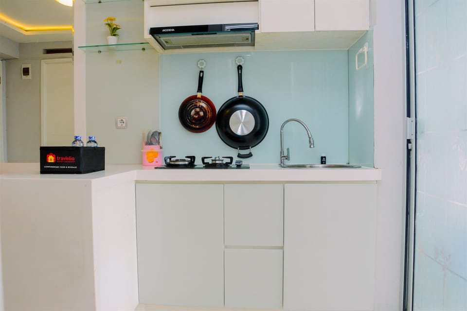 Room | Private kitchen | Fridge, stovetop, cookware/dishes/utensils