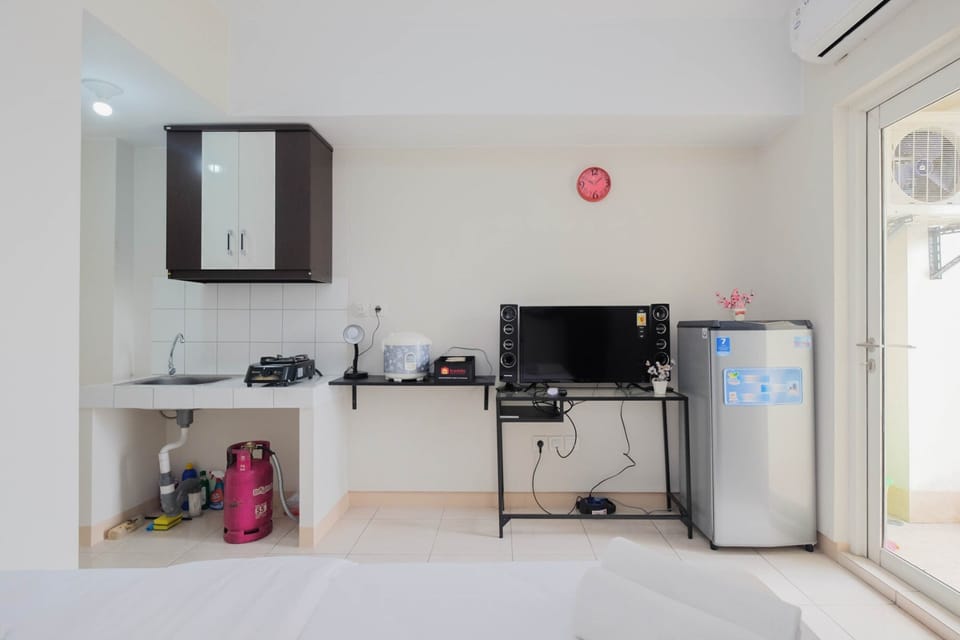 Room | Private kitchen | Fridge, stovetop, cookware/dishes/utensils