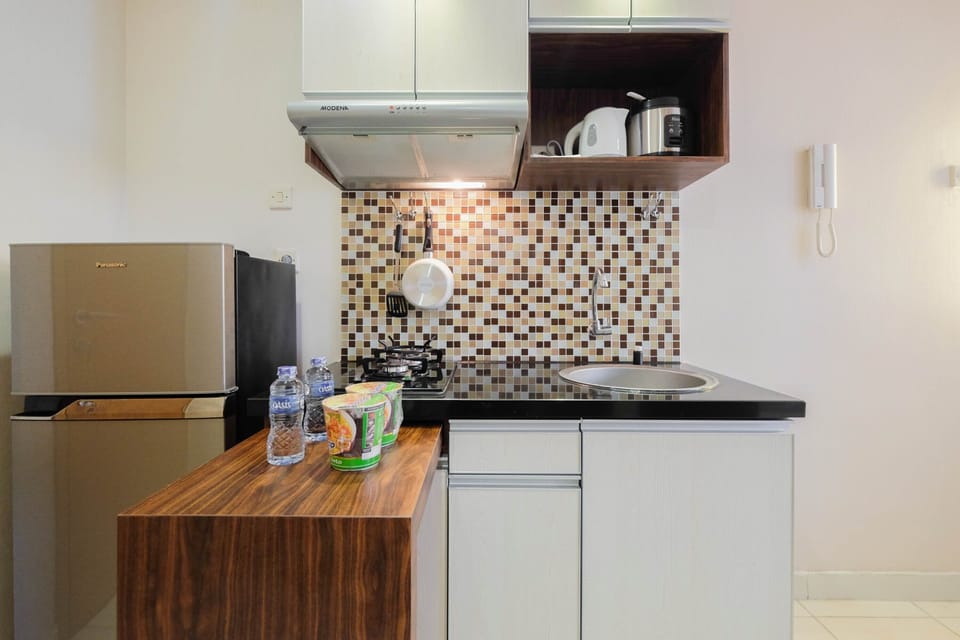 Room | Private kitchen | Fridge, stovetop, electric kettle, cookware/dishes/utensils