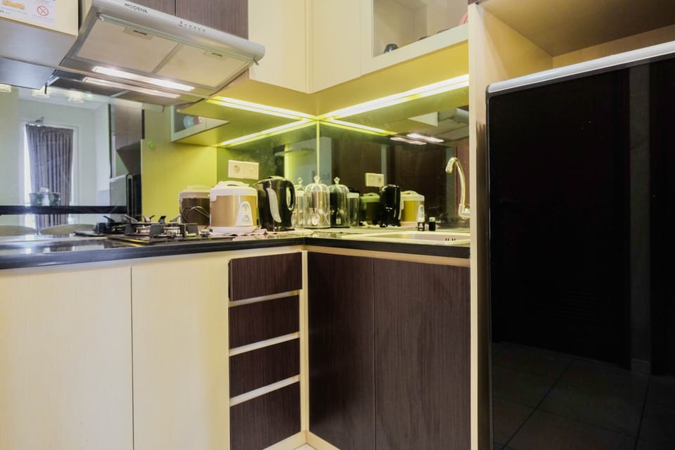 Room | Private kitchen | Fridge, microwave, stovetop, electric kettle