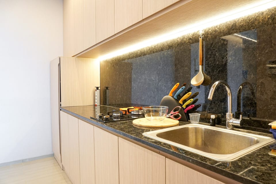 Room | Private kitchen | Fridge, stovetop, cookware/dishes/utensils