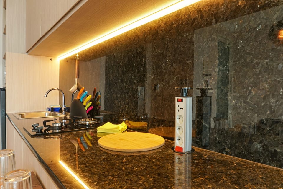 Room | Private kitchen | Fridge, microwave, stovetop, electric kettle