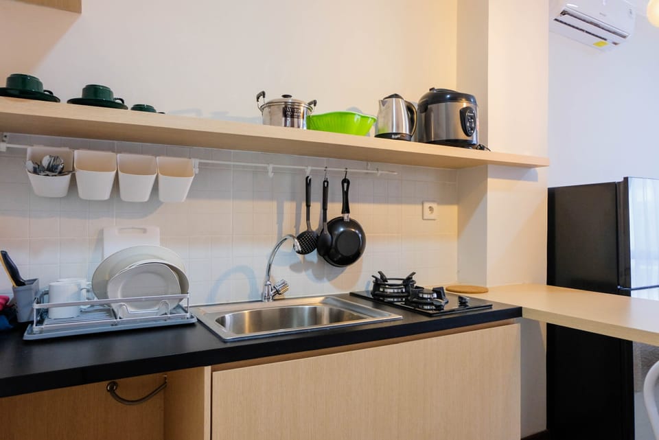 Room | Private kitchen | Fridge, stovetop, cookware/dishes/utensils
