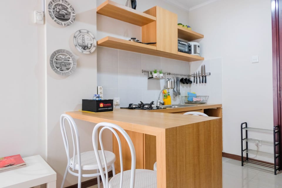 Room | Private kitchen | Fridge, stovetop, cookware/dishes/utensils