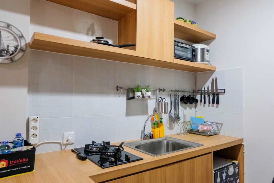 Room | Private kitchen | Fridge, stovetop, cookware/dishes/utensils