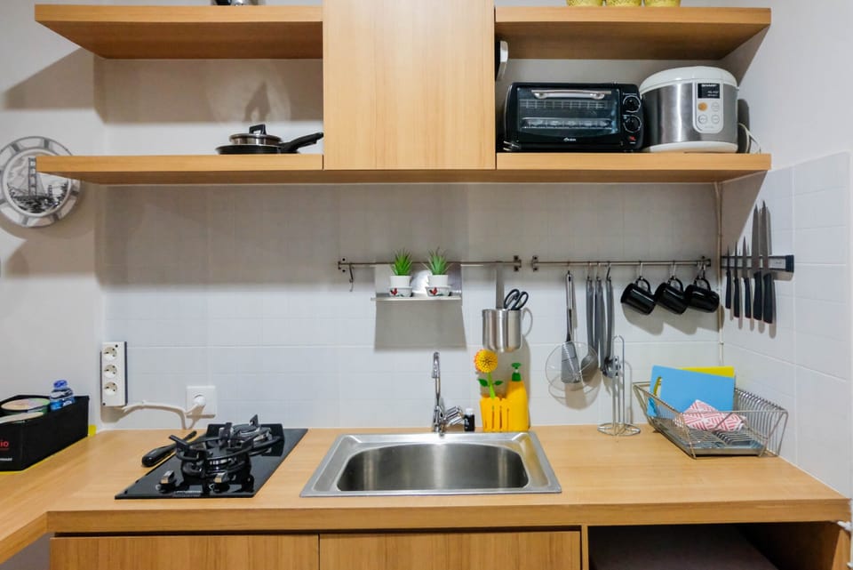 Room | Private kitchen | Fridge, stovetop, cookware/dishes/utensils