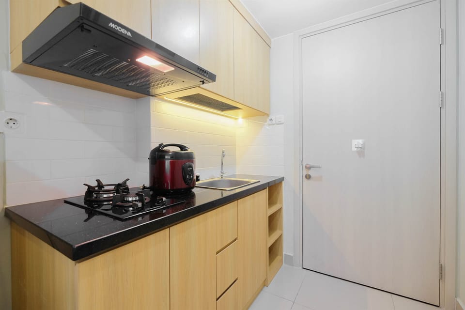 Room | Private kitchen | Fridge, stovetop, cookware/dishes/utensils