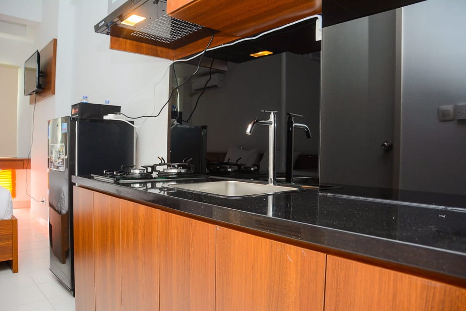Room | Private kitchen | Fridge, stovetop, cookware/dishes/utensils