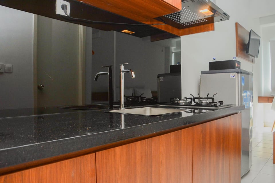 Room | Private kitchen | Fridge, stovetop, cookware/dishes/utensils