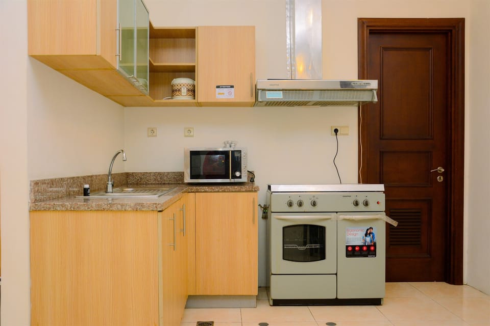 Room | Private kitchen | Fridge, stovetop, cookware/dishes/utensils
