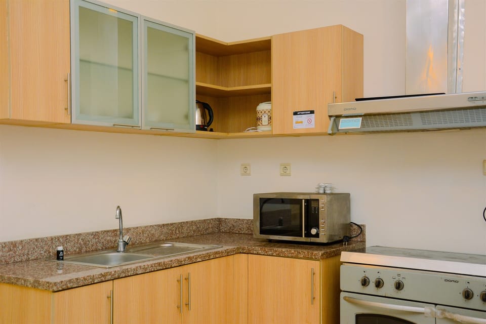 Room | Private kitchen | Fridge, stovetop, cookware/dishes/utensils