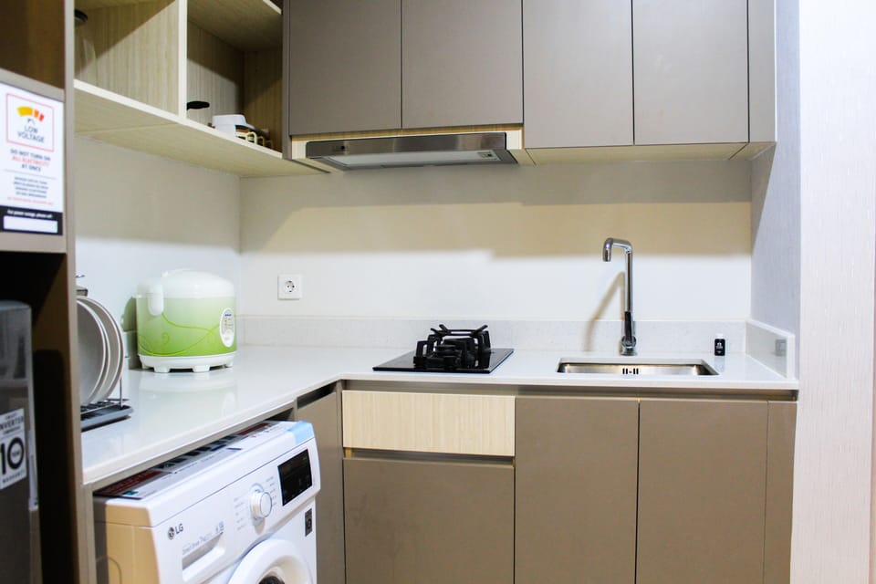 Room | Private kitchen | Fridge, microwave, stovetop, electric kettle