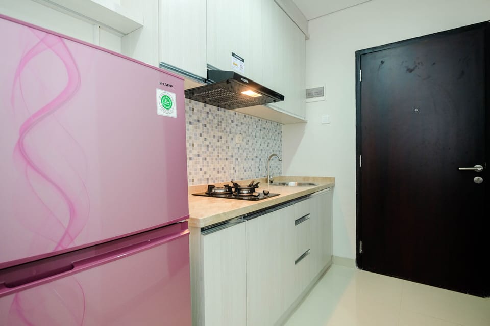 Room | Private kitchen | Fridge, stovetop, cookware/dishes/utensils