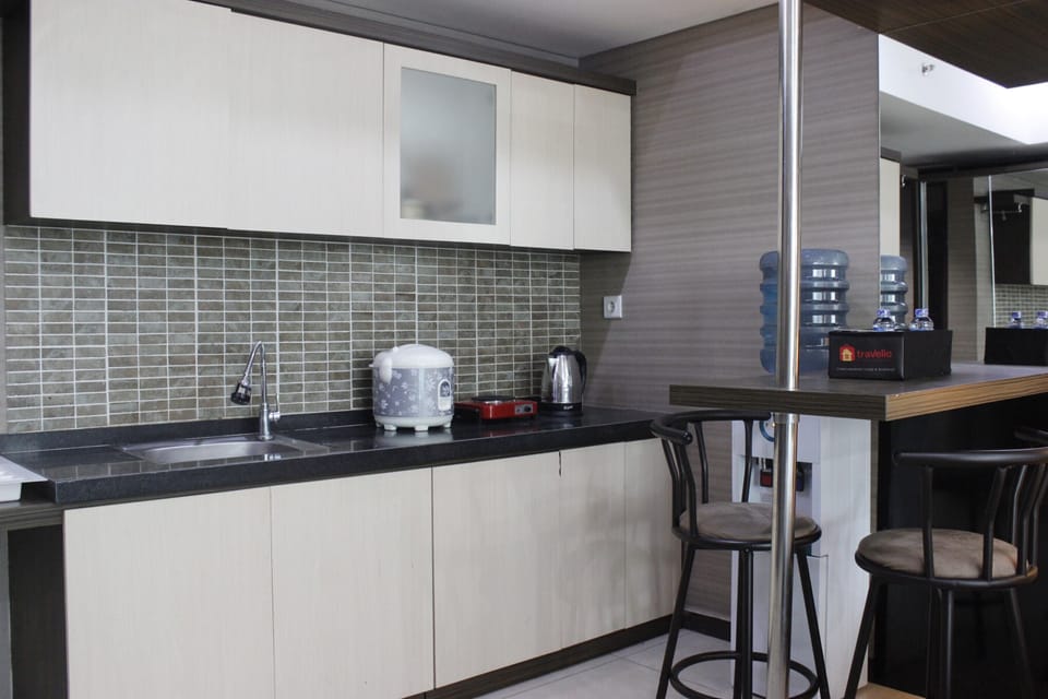 Room | Private kitchen | Fridge, stovetop, cookware/dishes/utensils