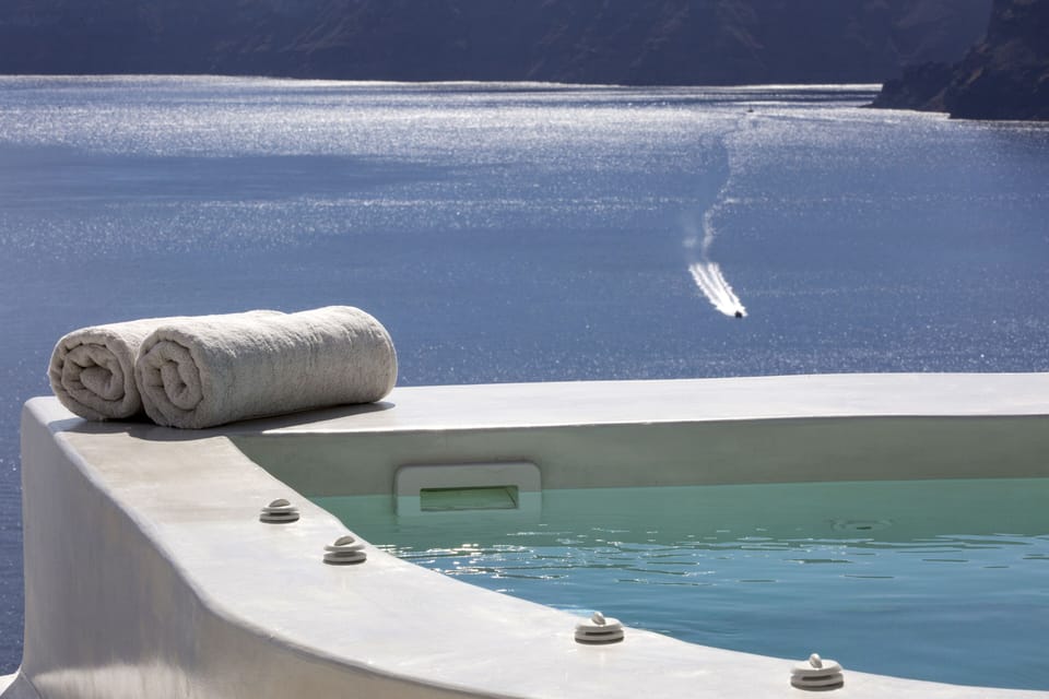 Private spa tub