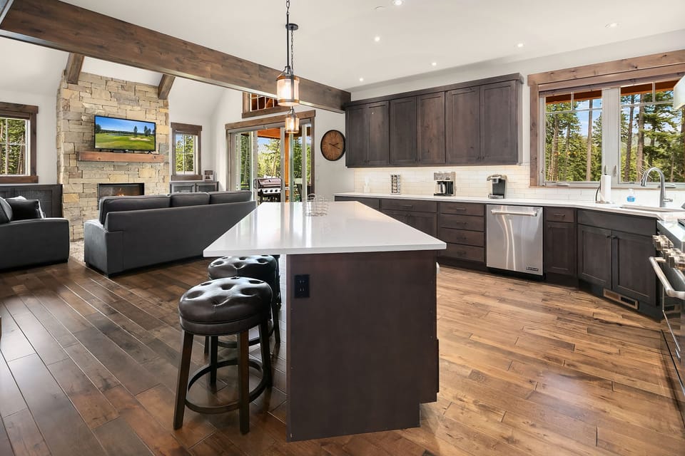 Maple Leaf Retreat - Perfect setup for entertaining in the great room.