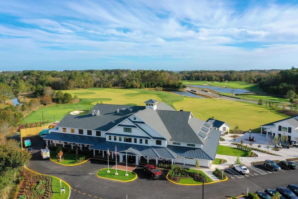 Signatures clubhouse and restaurant