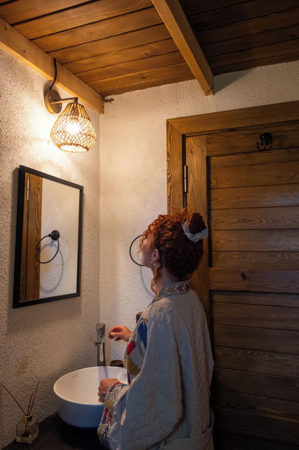 Design Tree House | Bathroom | Shower, hair dryer, towels, toilet paper