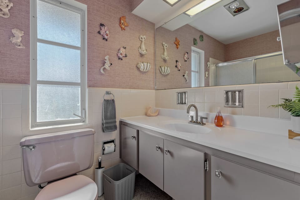 2nd shared bathroom