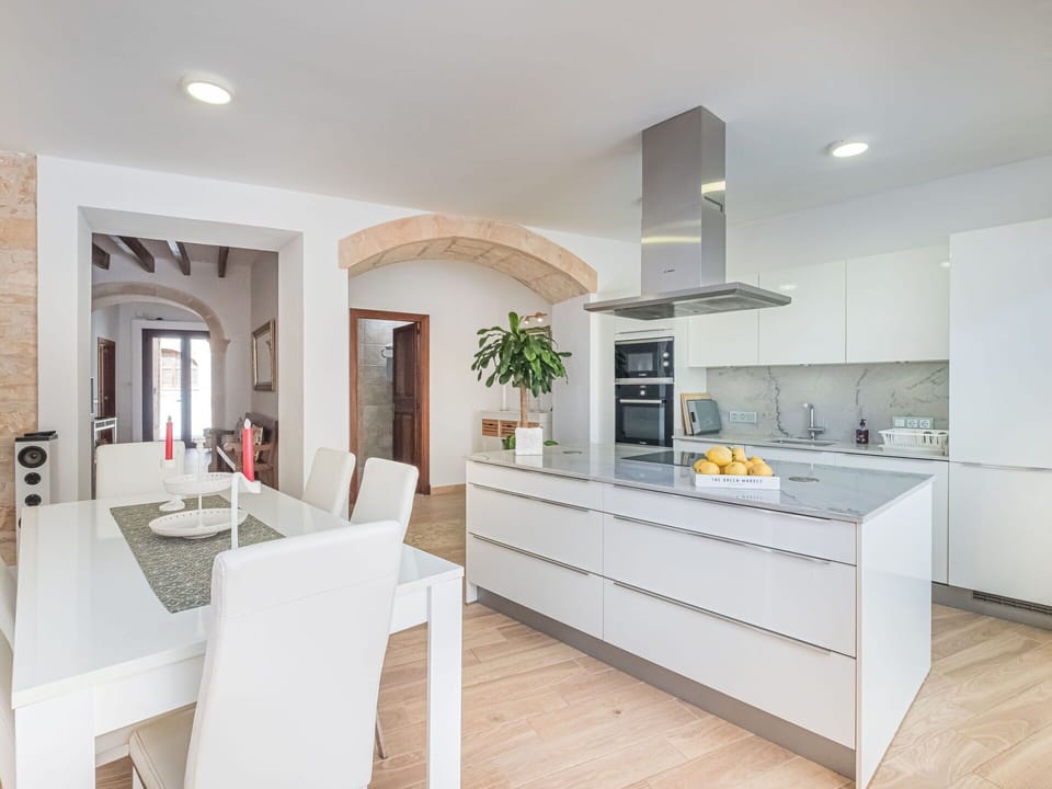 Countertop, Cabinetry, Furniture, Building, Couch, Houseplant, Wood, Table, Kitchen, Living Room