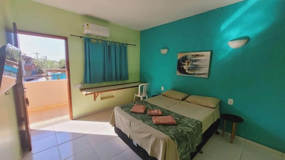 Minibar, desk, laptop workspace, free WiFi