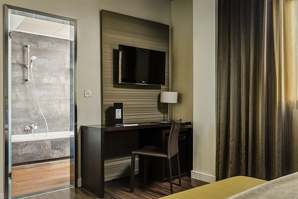 Minibar, in-room safe, desk, soundproofing