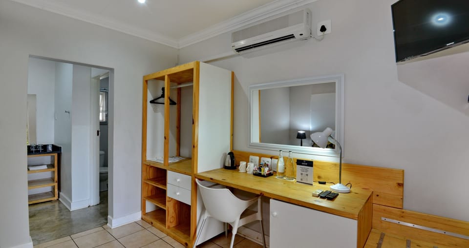 Deluxe Room | 2 bedrooms, minibar, in-room safe, iron/ironing board (on request)