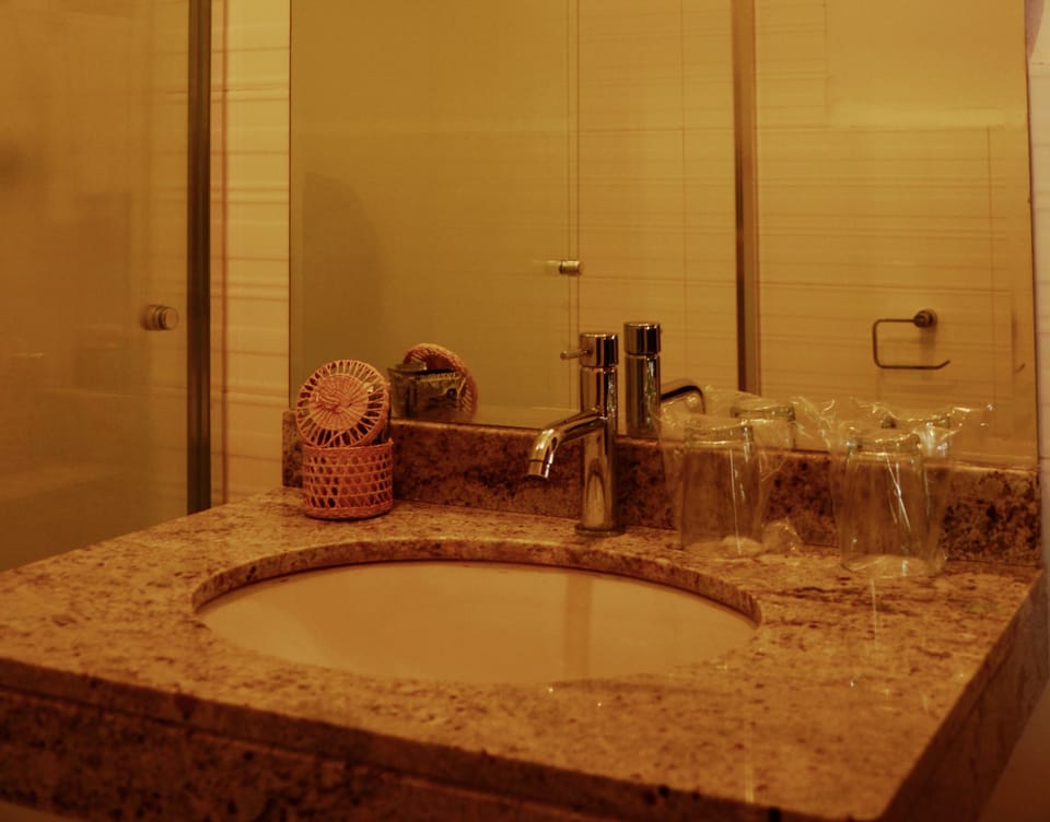 Bathroom sink