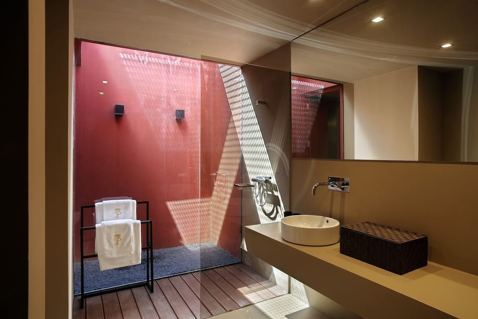 Rainfall showerhead, free toiletries, hair dryer, bidet