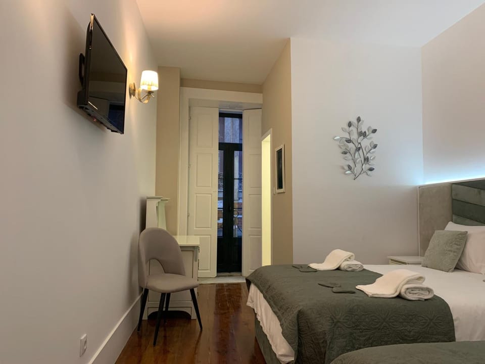 Standard Triple Room, Private Bathroom | Hypo-allergenic bedding, down comforters, memory foam beds