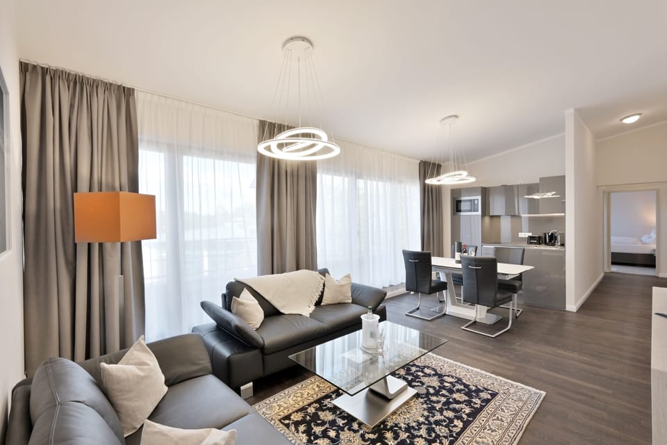 Penthouse 68m², 3 Rooms (2 Bedrooms) | Living area | 39-inch flat-screen TV with cable channels, TV
