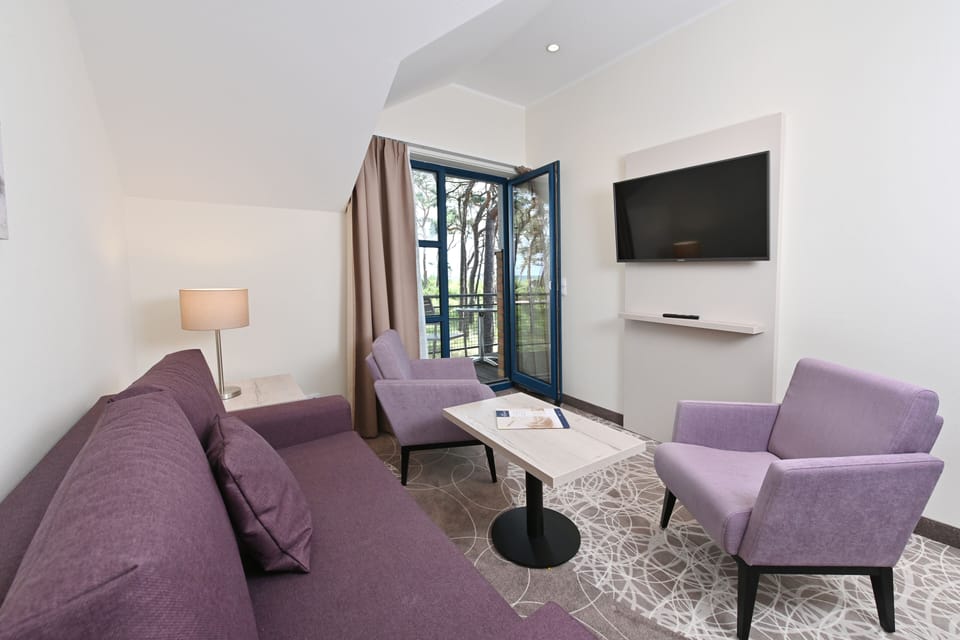 Holiday Apartment 45m², seaside 3 Rooms (2 Bedrooms), balcony or terrace | Living area | 39-inch flat-screen TV with cable channels, TV