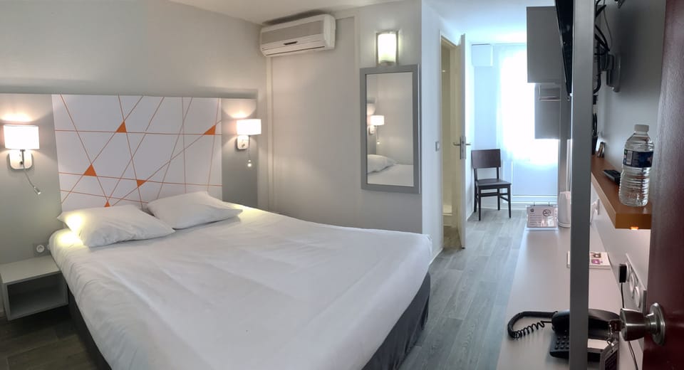 Comfort Room (Double or Twin) | In-room safe, desk, soundproofing, iron/ironing board