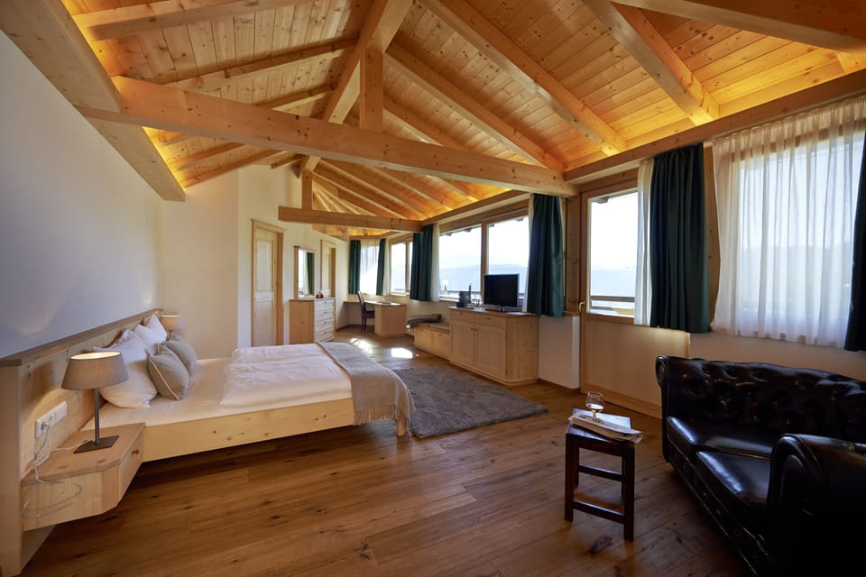 Deluxe Chalet, 1 Bedroom, Hot Tub, Mountain View | Minibar, in-room safe, individually furnished, desk