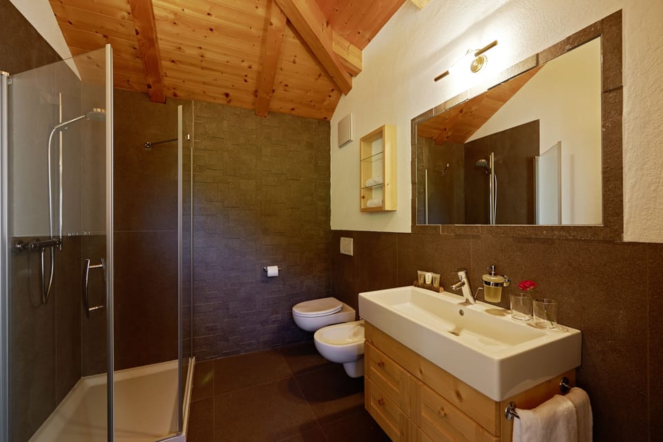 Deluxe Chalet, 1 Bedroom, Hot Tub, Mountain View | Bathroom | Designer toiletries, hair dryer, bathrobes, slippers