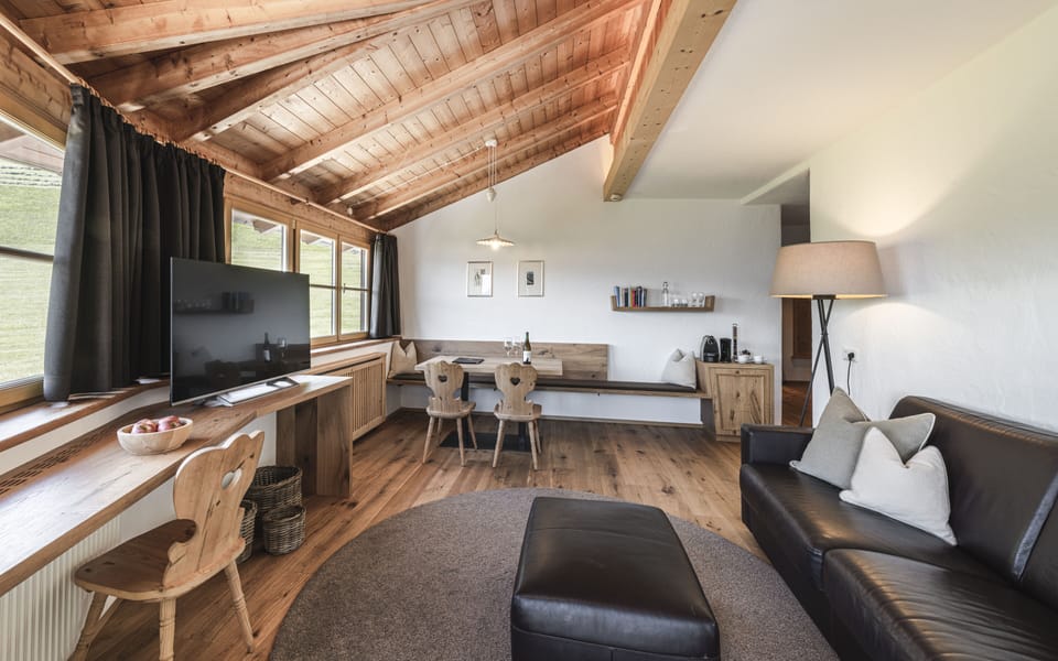 Exclusive Suite, 2 Bedrooms, Hot Tub | Living area | 50-inch LED TV with satellite channels